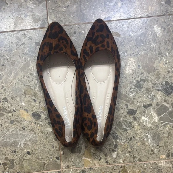 Bella Marie Leopard Print Flats - Picture 1 of 5